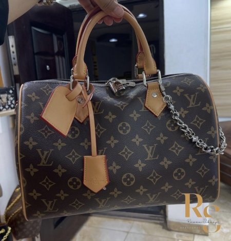 شنط LOUIS VUITTON حجم كبير ومتوفر لون  بني و اسود وسكني الكميات محدوده